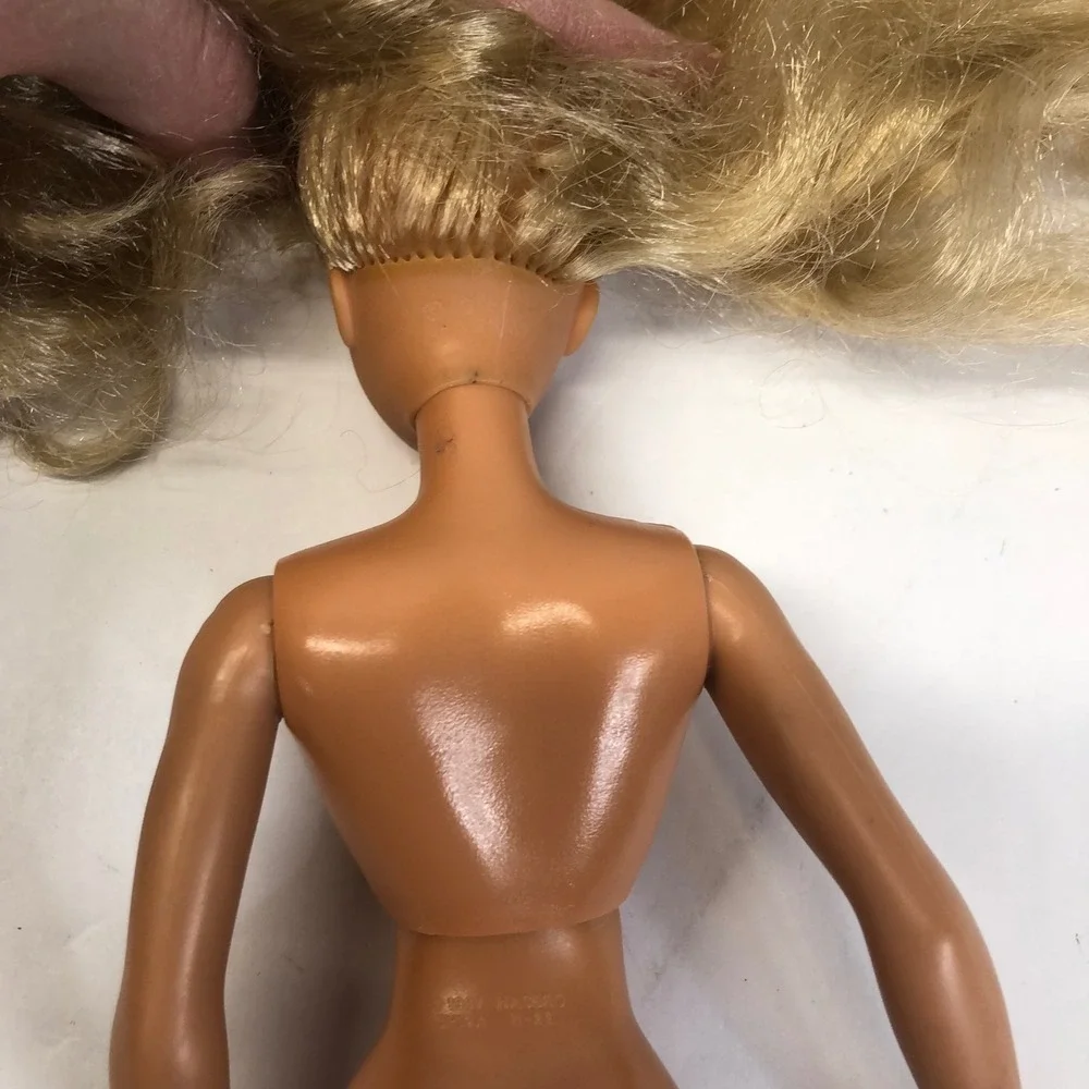 Vintage 1987 Hasbro Barbie Doll Blonde Hair‎ Blue Eyes Collectible Toy